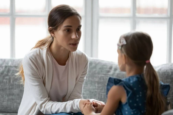 குழந்தைகளை வீட்டில் தனியாக விட்டு செல்பவர்களா நீங்கள்? எச்சரிக்கை! (வீடியோ) | Parents Leaving Child Alone In The House Alert