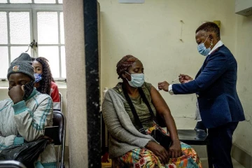 Omicron உருவானதற்கு HIV காரணமா? இதுவரை தெரியவந்துள்ள தகவல்கள்