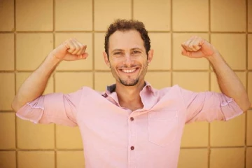 ஏழை புலம்பெயர் தம்பதியின் மகன்... வேலையில் இருந்து தூக்கிய பேஸ்புக் நிறுவனம்: இன்று சொத்துமதிப்பு ரூ 2,200 கோடி