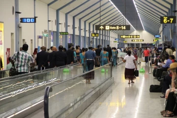 இலங்கையில் 12 பேருக்கு எதிராக சிவப்பு பிடியாணை