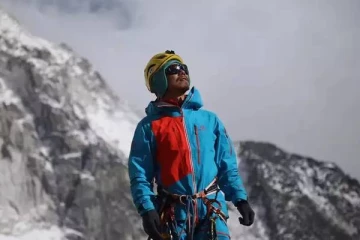 கண்பார்வை இல்லாமல் எவரெஸ்ட் சிகரத்தை தொட்டு சாதனை