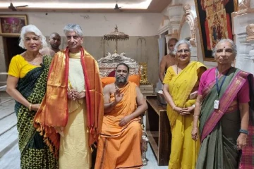 ஆந்திர கோயிலில் வழிபட்ட பிரிட்டன் பிரதமர் ரிஷி சுனக்கின் பெற்றோர்!