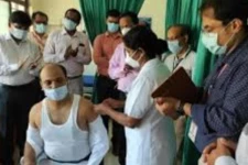 இன்று மட்டும் 1,65,714 பேருக்கு கொரோனா தடுப்பூசி- மத்திய சுகாதாரத்துறை