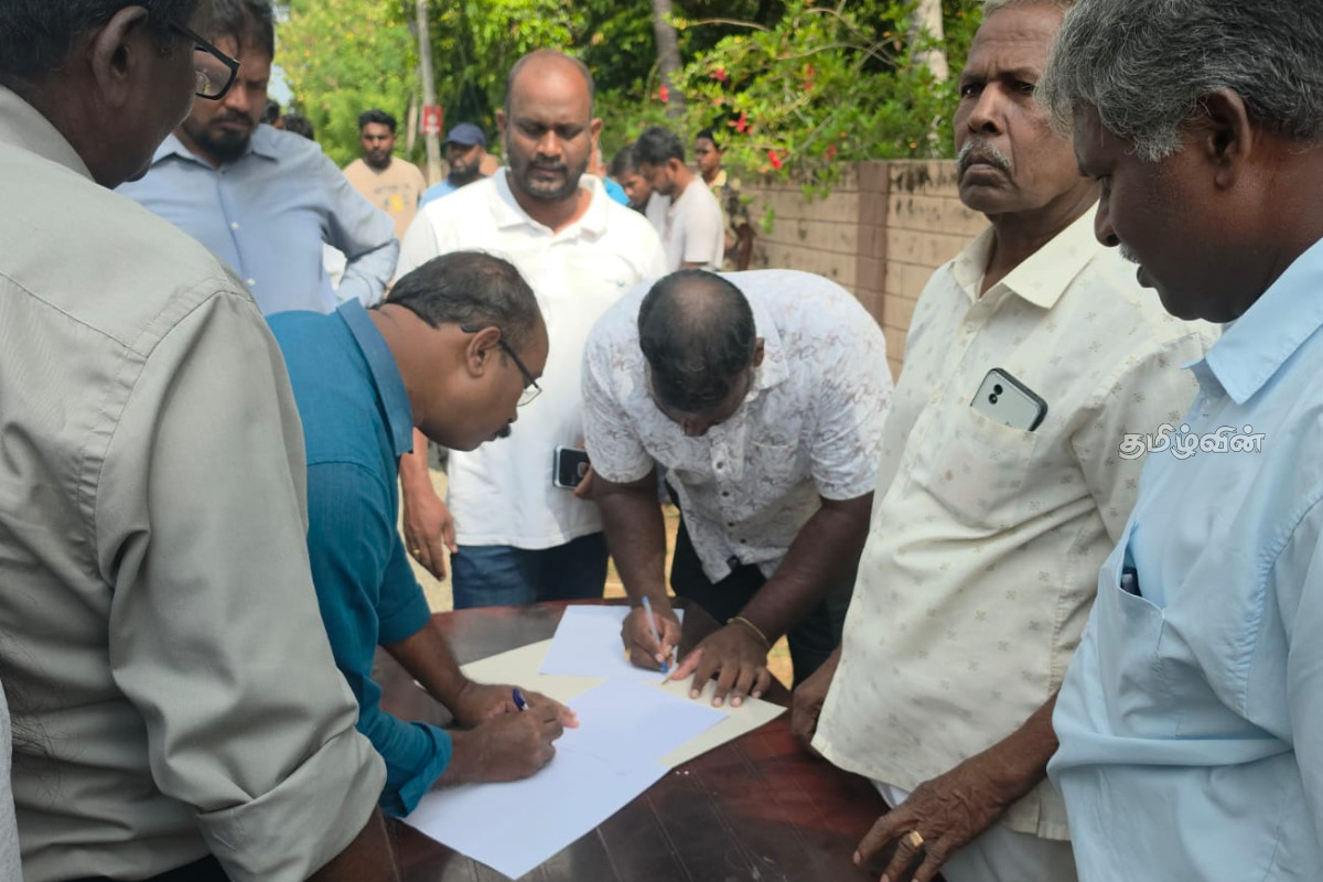 யாழ்.நெல்லியடியில் மதுபானசாலை அமைப்பதற்கு எதிராக கண்டனப் போராட்டம் முன்னெடுப்பு! | Protest Establishment Liquor Shop Nelliady Jaffna யாழ்.நெல்லியடியில் மதுபானசாலை அமைப்பதற்கு எதிராக கண்டனப் போராட்டம் முன்னெடுப்பு! | Protest Establishment Liquor Shop Nelliady Jaffna