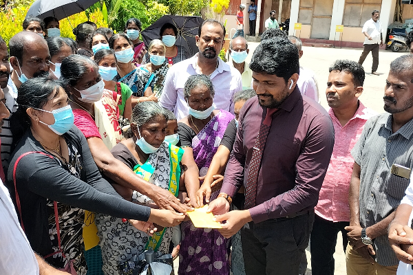 கல்முனை பிரதேச செயலக பாகுபாடு - எதிர்ப்பு ஆர்ப்பாட்டத்தில் மக்கள் (படங்கள்) | Kalmunai Area People Protest Sri Lanka