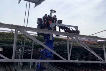 ரயில்வே பணியில் ஈடுபடும் மனித வகையிலான ரோபோ!