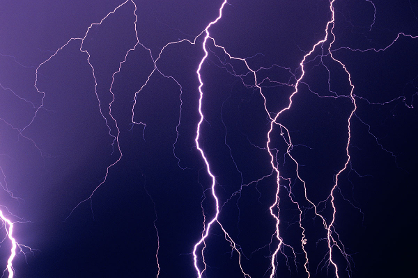 இலங்கையில் பெரும் சோகம் - மூவரின் உயிரை பறித்த இயற்கை | Lightning Attack Three Person Death