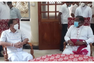 யாழ் ஆயருடன் மைத்திரி பேச்சு