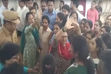 ரத்தக்கறை; மாணவிகளின் ஆடைகளை களைந்து சோதனை - கொந்தளித்த பெற்றோர்!