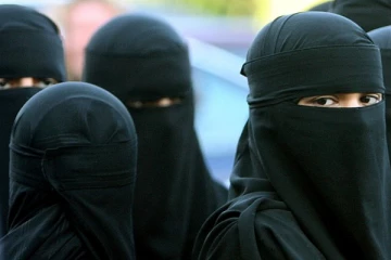 புர்கா அணியவில்லை; மனைவி மகள்களை கொன்று வீட்டிற்குள் புதைத்த நபர்; பீதியில் உறைந்த கிராமம்!