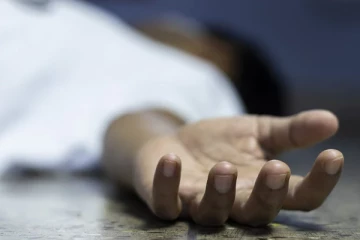 මෙරට වැසිකිලියක් තුල, විදෙස් කතක් අභිරහස් ලෙස මියයයි ... (VIDEO)