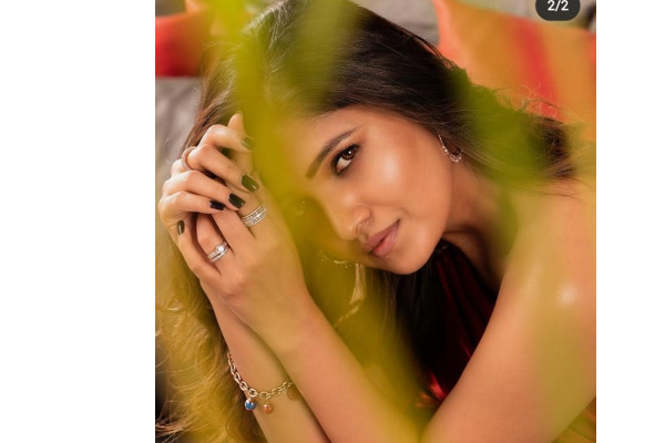 ஹையோ ஹையோ கொல்லுறாலே தவுசன் வாட்டு கண்ணால:  வைரலாகும் வாணி போஜனின் ஃபோட்டோ சூட்! | Photo Of Viral Vani Bojan