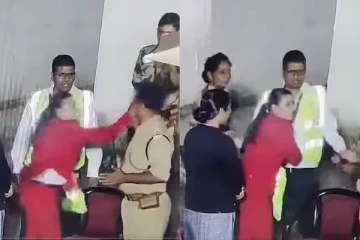 தலைக்கேறிய கோபம்...போலீஸ் அதிகாரி கன்னத்தில் ஓங்கி அறைந்த இளம்பெண் - என்ன நடந்தது!