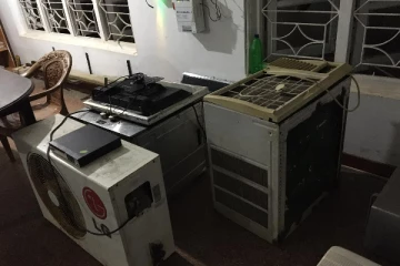 யாழ்.மானிப்பாயில் வீடுடைத்து திருட்டு! சந்தேகநபர் கைது (PHOTOS)