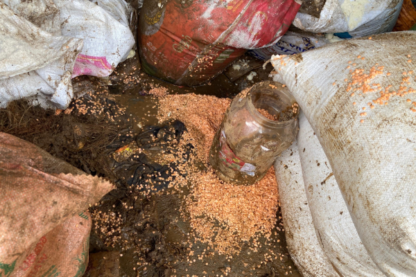 நுவரெலியாவில் வெள்ளத்தில் சி்க்கி நாசமான உணவு பொருட்கள் | Flood Wrecked Foods In Nuwara Eliya Area நுவரெலியாவில் வெள்ளத்தில் சி்க்கி நாசமான உணவு பொருட்கள் | Flood Wrecked Foods In Nuwara Eliya Area