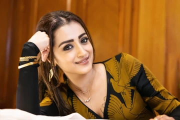 வெளிநாட்டில் நடிகை த்ரிஷா அடிக்கும் லூட்டி... யாருடன் இருக்கிறார் தெரியுமா?