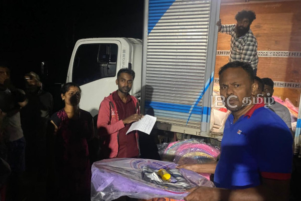 பதுளை திக்வெல்ல மக்களுக்கு உறவுபாலம் ஊடாக நிவாரணம்! | Ibc Tamil Provides Relief To Cyclone Victims