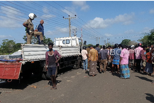 தமிழர் பகுதியில் நெஞ்சை உருக்கும் சம்பவம்..! தாயும் மகளும் உடல் நசுங்கி பலி (காணொளி) | Accident Death In Vavuniya
