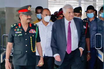 இராணுவ தலைமையகத்திற்கு திடீரென சென்ற ஜனாதிபதி ரணில்!