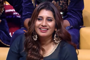 மருமகனை வீட்டுக்கு அழைத்து வந்த தொகுப்பாளினி பிரியங்கா.. குடும்பமாக எடுத்துக்கொண்ட புகைப்படம்