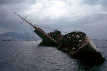 சீனாவில் படகு கவிழ்ந்ததில் 10 பேர் பலி