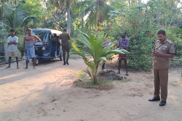 மகன் தாக்கியதில் தந்தை பலி - தாய் படுகாயம் - தமிழர் பகுதியில் சம்பவம்..! | Father Was Killed In The Attack By The Son