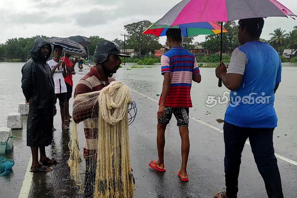 முல்லைத்தீவு மக்கள் விடுத்துள்ள அவசர கோரிக்கை! (Video) | Demand To Cut Vattuwagal Water Lakes In Mullaitivu