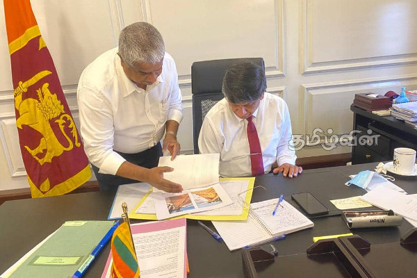 கடல் அரிப்பு தடுப்பு நடவடிக்கைக்கு அவசர நிதியாக 20 மில்லியன் ஒதுக்கீடு: ஜனாதிபதியின் செயலாளர் பணிப்புரை (Photos) | Secretary To The President