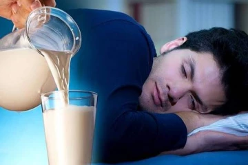 இரவில் பால் குடிப்பவரா நீங்க? அப்போ இதை கட்டாயம் தெரிஞ்சிக்கோங்க