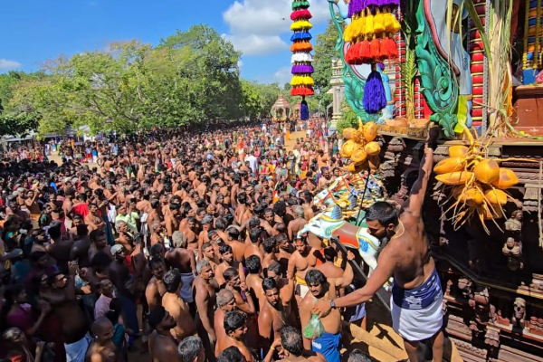யாழ் வல்லிபுர ஆழ்வார் ஆலய தேர் திருவிழா; பக்தர்கள் பரவசம் | Jaffna Vallipuram Azhwar Temple Chariot Festival