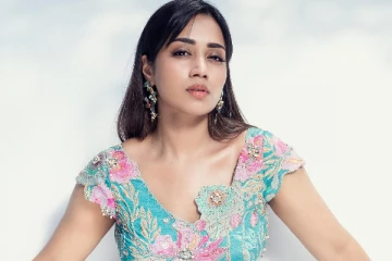 அழகிய உடை.. நிவேதா பெத்துராஜின் மயக்கும் புகைப்படங்கள்