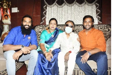 எலும்பும், தோலுமாக மாறிய விஜயகாந்த் - அதிர்ச்சியில் ரசிகர்கள்!