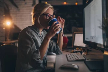 நீண்ட நேரம் உட்கார்ந்து வேலை பார்க்கும் பெண்களுக்கு வரும் பிரச்சினைகள்