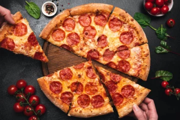 பிரபல நிறுவனத்தின் பீட்ஸாக்களில் நோய்க்கிருமிகள்... பிரான்சில் இருவர் உயிரிழந்ததால் பரபரப்பு