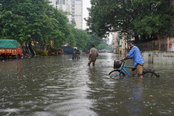 இலங்கையில் தவிக்கும் 10,000 பேர் | 10 000 People Suffering In Sri Lanka