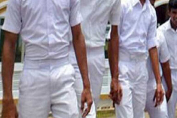 பாடசாலை மாணவர் மீது தலைக்கவசத்தால் சரமாரி தாக்குதல்! | School Students Attack In Gampaha