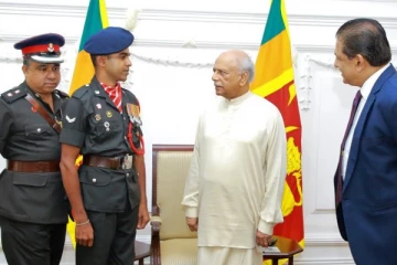 බිහිසුණු බස් අනතුර වළක්වාගත් සෙබළාට අගමැතිගෙන් පැසසුම්