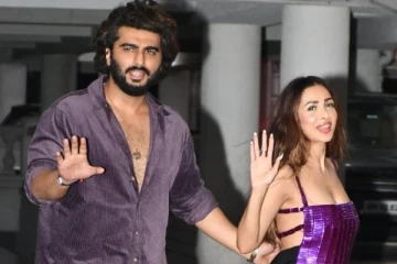 செல்பி எடுக்க வந்த நபர் செய்த காரியம்.. ஷாக் ஆன போனி கபூர் மகனின் காதலி