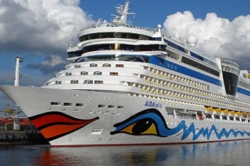 கொழும்பு துறைமுகத்தை வந்தடைந்த பாரிய சொகுசு கப்பல்