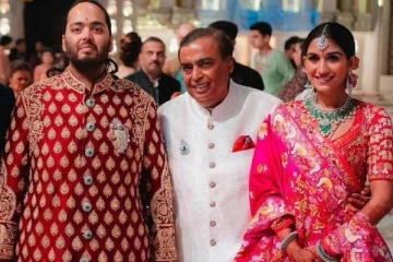 பரபரப்பான நேரத்தில் அம்பானி வீட்டு திருமணத்திற்கு வந்த உலக CEO-க்கள்! பின்னணியில் இருக்கும் காரணம்