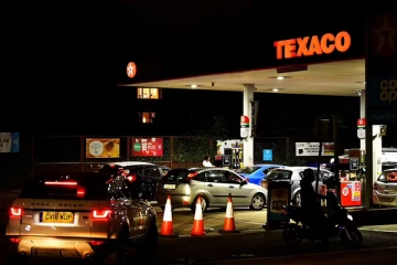 பிரித்தானியாவில் எரிபொருள் பற்றாக்குறை பிரச்சினை தீவிரம்: இராணுவத்தைக் களமிறக்கும் போரிஸ் ஜான்சன்