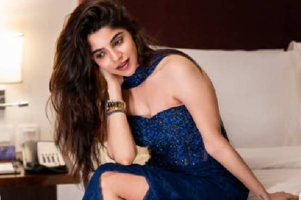 துபாயில் 28 பர்த்டே பார்ட்டி!! நடிகை திவ்ய பாரதியின் ரீசெண்ட் அவுட்டிங் கிளிக்ஸ்.. | Actress Divya Bharathi 28 Birthday Party Dubai