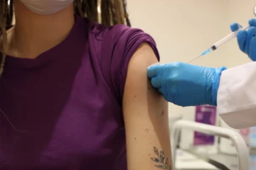 கொரோனா தடுப்பூசி மாதவிடாயை பாதிக்கிறதா?; ஆய்வில் வெளியாகியுள்ள தகவல்