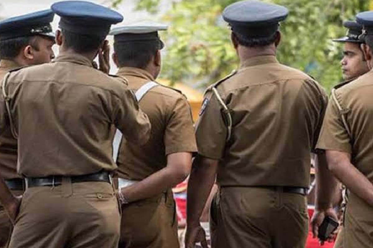 கிளிநொச்சியில் சட்டவிரோதமாக வெட்டப்பட்ட மரங்கள் - பொதுமக்கள் முன்வைத்த குற்றச்சாட்டு | Illegally Cut Trees Allegations Made By The Public