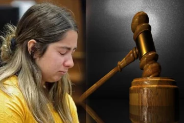 பெற்ற தாயை 30 முறைக்கும் மேல் கத்தியால் குத்திக் கொன்ற மகள்