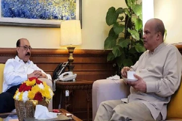 புதுடெல்லியில் இந்திய வெளியுறவு செயலாளரை சந்தித்துள்ள மிலிந்த மொரகொட