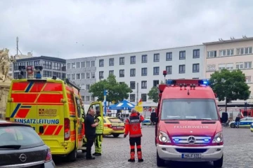 ஜெர்மனியில் கத்தி குத்து தாக்குதல் ; அலறி ஓடிய மக்கள்