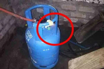 அதிகரித்த வெடிப்புச் சம்பவங்கள்; காஸ் சிலிண்டருக்கு  நேர்த்திக்கடன் வைத்து  காசு கட்டிய பெண் !