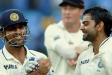 இங்கிலாந்து டெஸ்ட் வெற்றி: தோனி சாதனையை சமன் செய்த விராட் கோலி