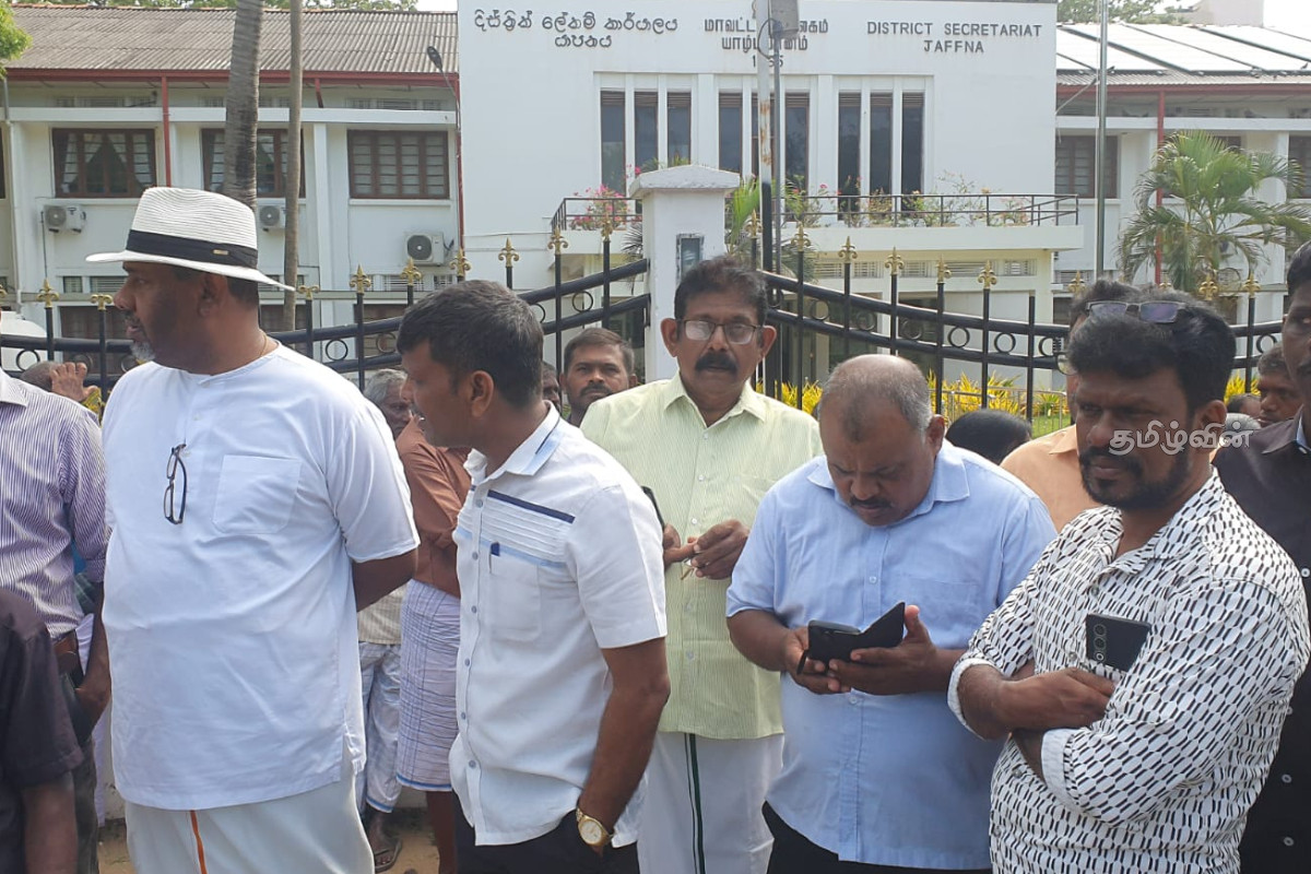 மீள் குடியேற்ற கோரி யாழில் போராட்டம் முன்னெடுப்பு | Protests In Jaffna Demanding Resettlement மீள் குடியேற்ற கோரி யாழில் போராட்டம் முன்னெடுப்பு | Protests In Jaffna Demanding Resettlement